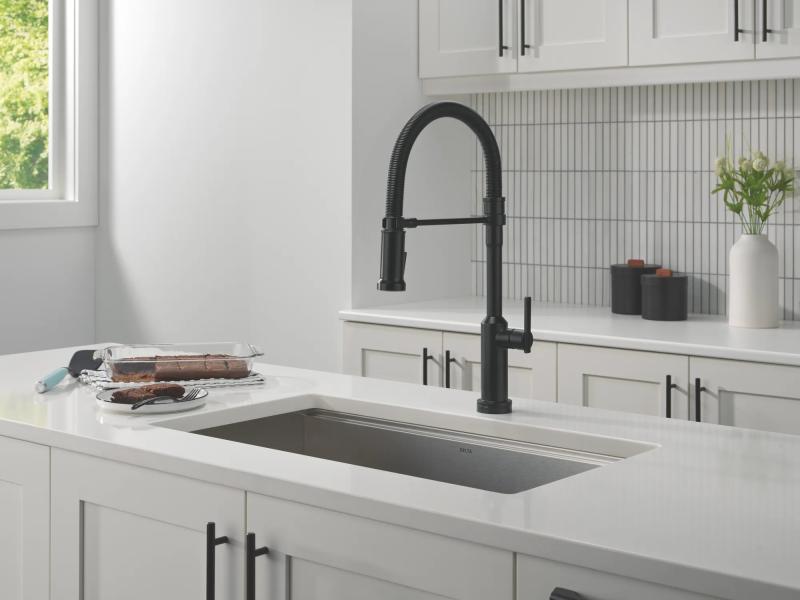 DELTA Cordova Touch2O Technology Kitchen Faucet with Touchless Technology — Matte Black