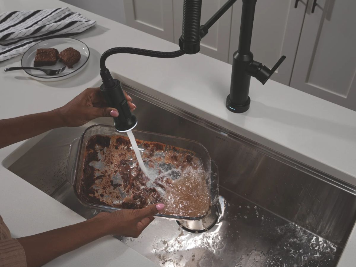 DELTA Cordova Touch2O Technology Kitchen Faucet with Touchless Technology — Matte Black