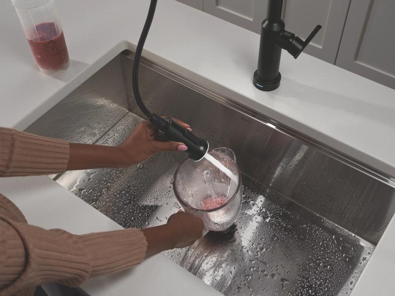DELTA Cordova Touch2O Technology Kitchen Faucet with Touchless Technology — Matte Black