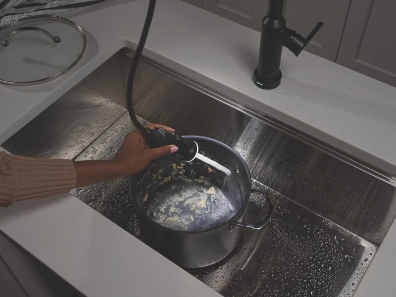 DELTA Cordova Touch2O Technology Kitchen Faucet with Touchless Technology — Matte Black
