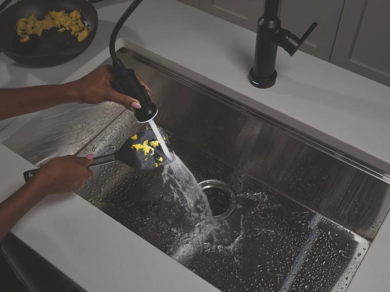 DELTA Cordova Touch2O Technology Kitchen Faucet with Touchless Technology — Matte Black