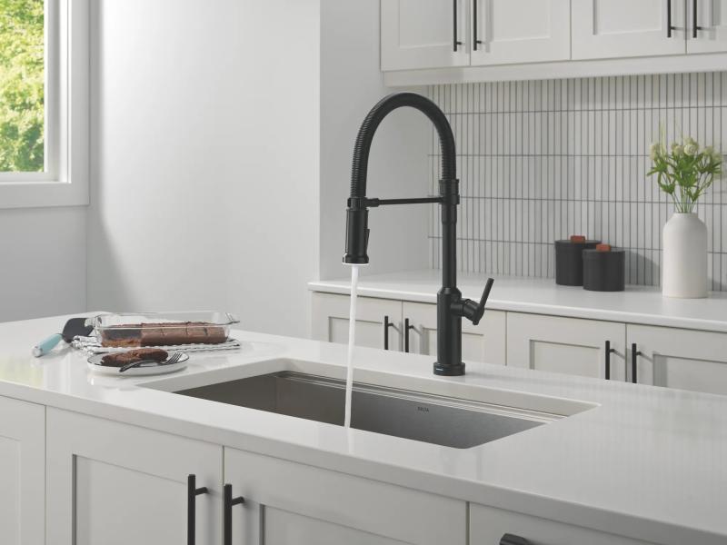 DELTA Cordova Touch2O Technology Kitchen Faucet with Touchless Technology — Matte Black