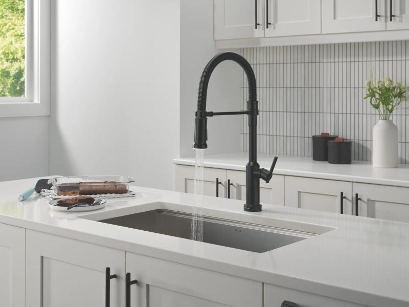 DELTA Cordova Touch2O Technology Kitchen Faucet with Touchless Technology — Matte Black