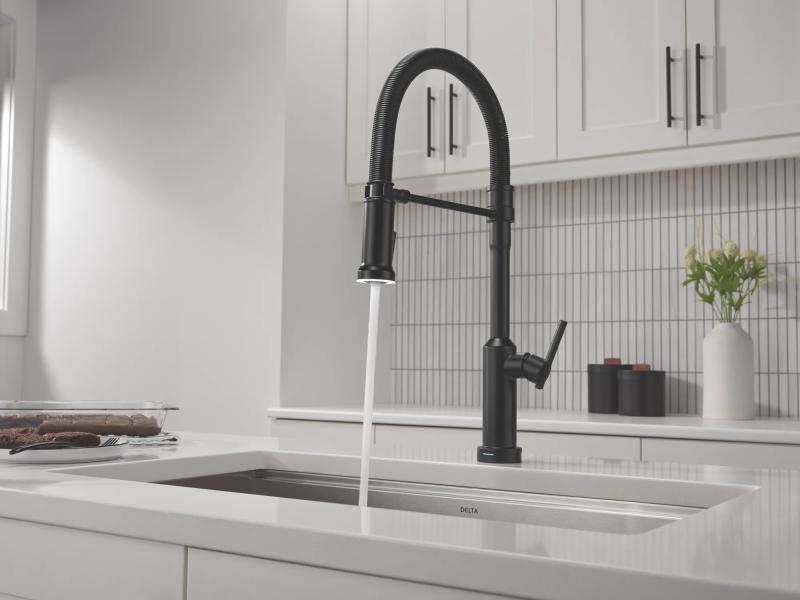 DELTA Cordova Touch2O Technology Kitchen Faucet with Touchless Technology — Matte Black