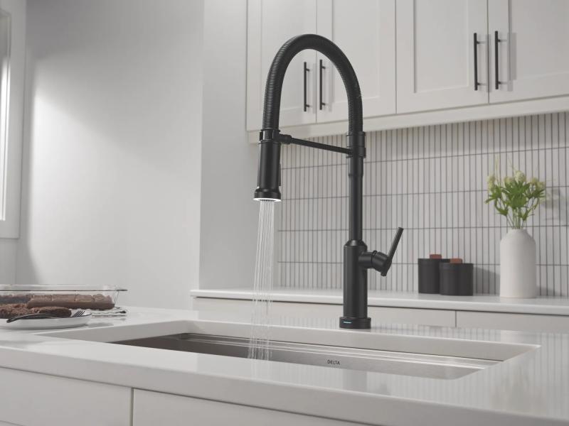 DELTA Cordova Touch2O Technology Kitchen Faucet with Touchless Technology — Matte Black