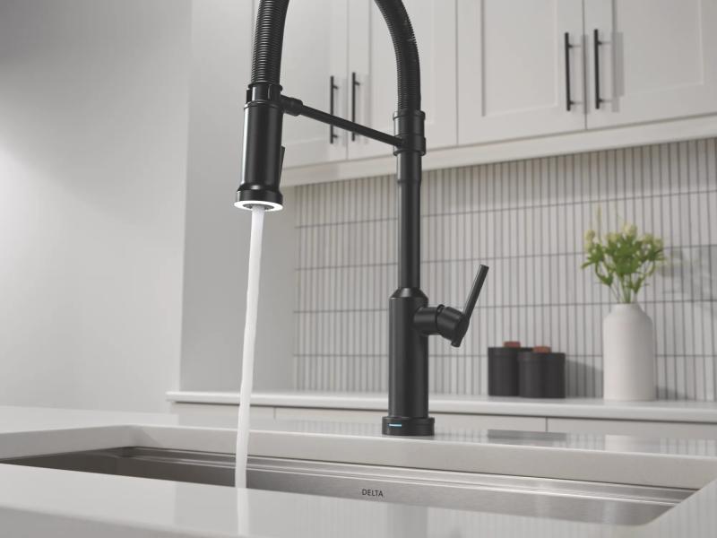 DELTA Cordova Touch2O Technology Kitchen Faucet with Touchless Technology — Matte Black