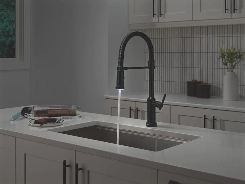 DELTA Cordova Touch2O Technology Kitchen Faucet with Touchless Technology — Matte Black
