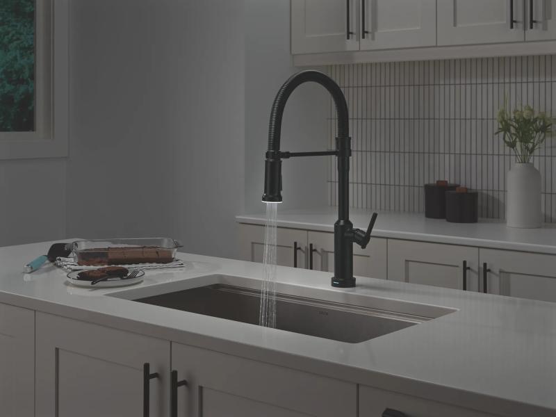 DELTA Cordova Touch2O Technology Kitchen Faucet with Touchless Technology — Matte Black