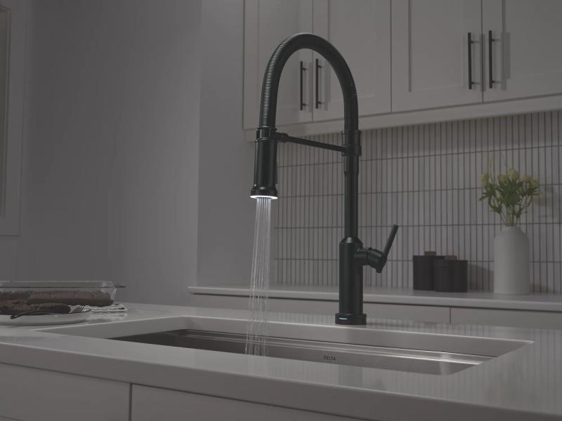 DELTA Cordova Touch2O Technology Kitchen Faucet with Touchless Technology — Matte Black