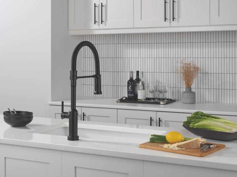 DELTA Cordova Touch2O Technology Kitchen Faucet with Touchless Technology — Matte Black