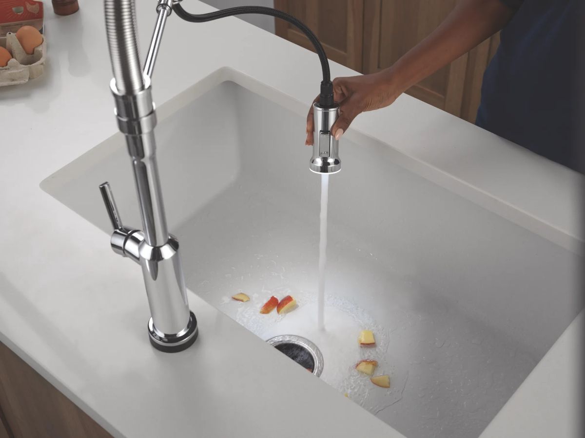 DELTA Cordova Touch2O Technology Kitchen Faucet with Touchless Technology — Lumicoat® Chrome