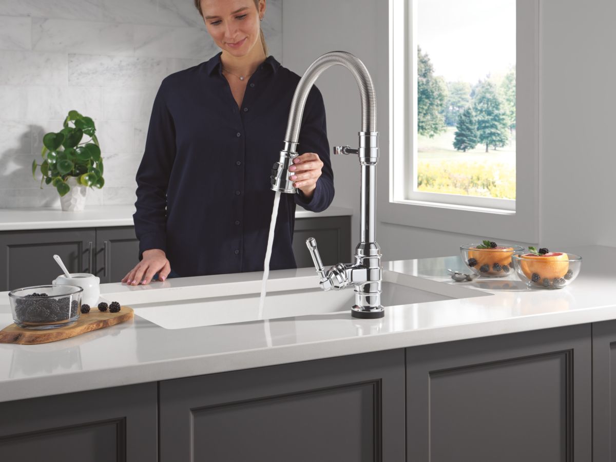 DELTA Broderick Touch2O Technology Kitchen Faucet with Touchless Technology — Chrome