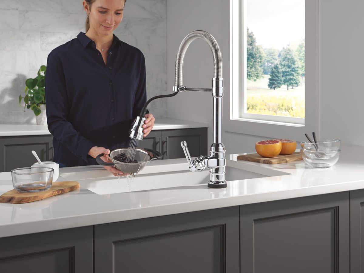 DELTA Broderick Touch2O Technology Kitchen Faucet with Touchless Technology — Chrome