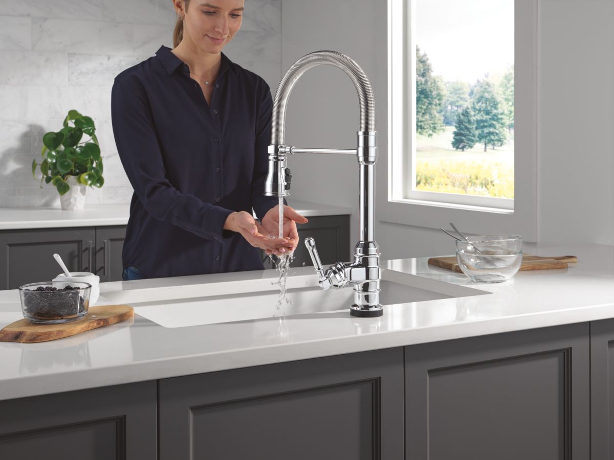 DELTA Broderick Touch2O Technology Kitchen Faucet with Touchless Technology — Chrome