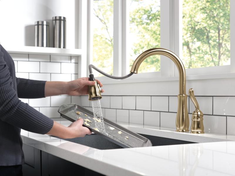 DELTA Leland Single Handle Pull-Down Kitchen Faucet — Champagne Bronze