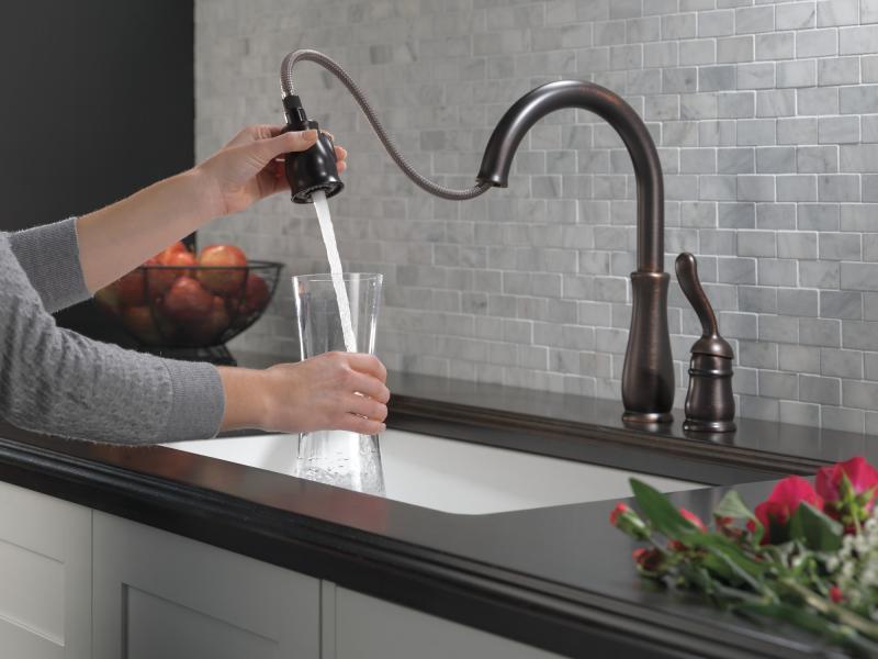 DELTA Leland Single Handle Pull-Down Kitchen Faucet — Venetian Bronze