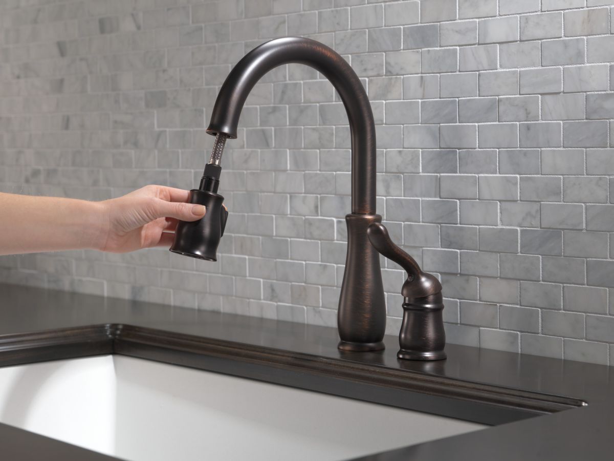 DELTA Leland Single Handle Pull-Down Kitchen Faucet — Venetian Bronze