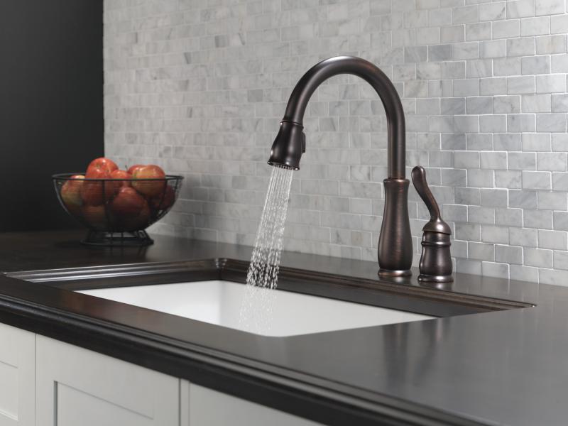 DELTA Leland Single Handle Pull-Down Kitchen Faucet — Venetian Bronze