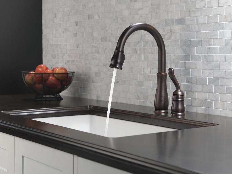 DELTA Leland Single Handle Pull-Down Kitchen Faucet — Venetian Bronze