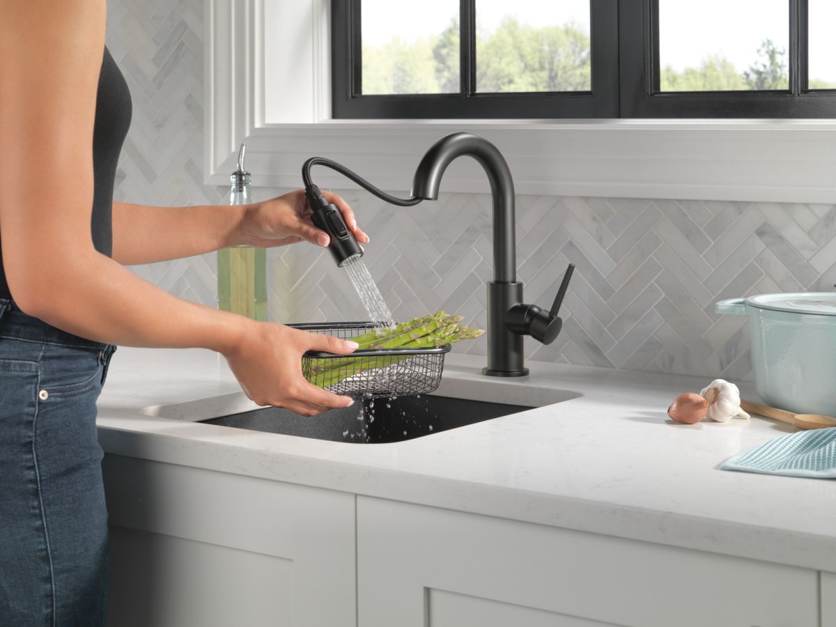 DELTA Trinsic Single Handle Pull-Down Bar / Prep Faucet — Matte Black