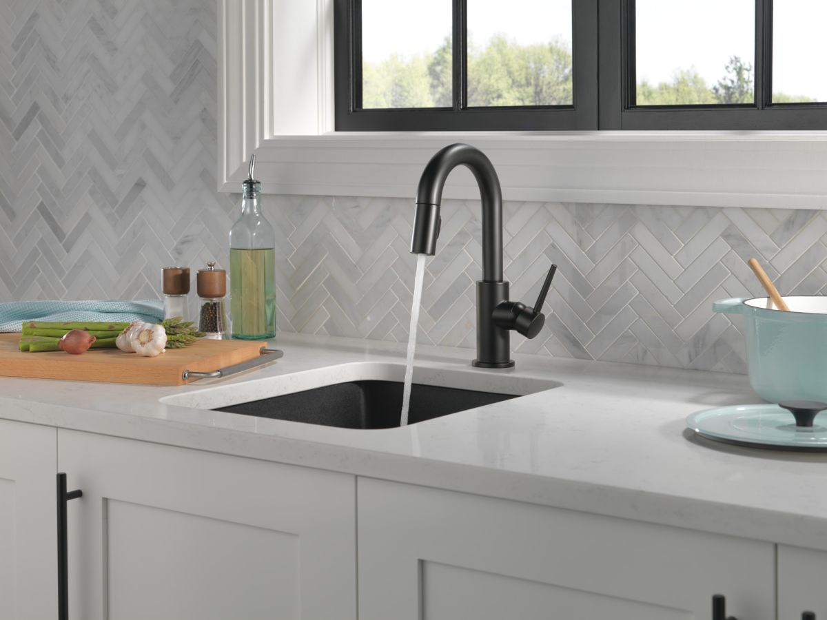 DELTA Trinsic Single Handle Pull-Down Bar / Prep Faucet — Matte Black
