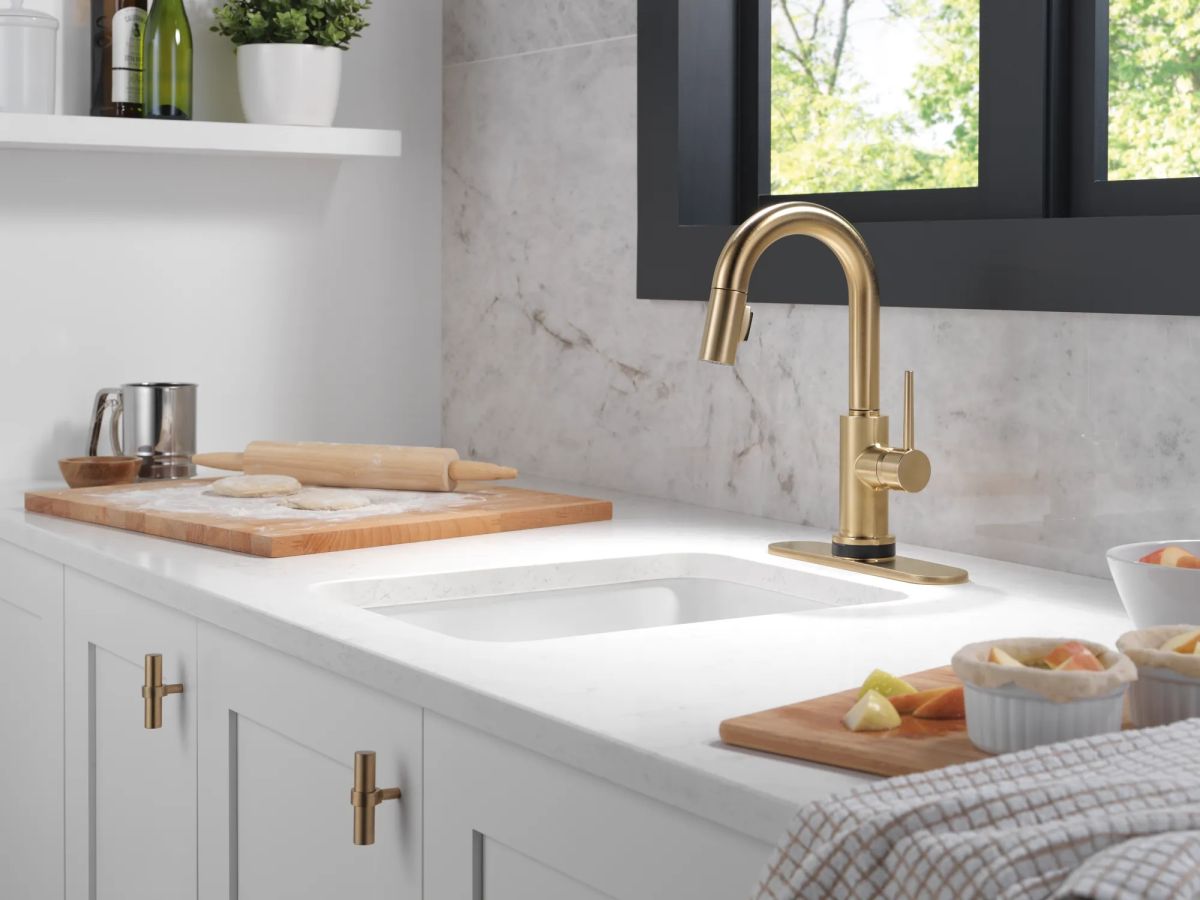 DELTA Trinsic Single Handle Pull-Down Bar / Prep Faucet with Touch2O Technology — Champagne Bronze