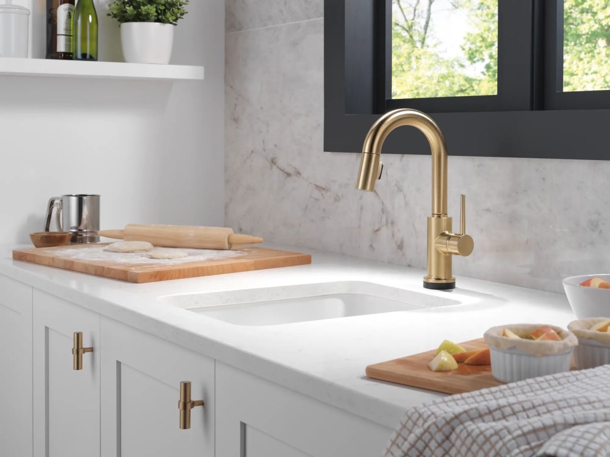 DELTA Trinsic Single Handle Pull-Down Bar / Prep Faucet with Touch2O Technology — Champagne Bronze