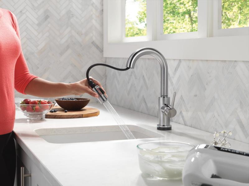 DELTA Trinsic Touch2O Bar / Prep Faucet with Touchless Technology — Arctic Stainless