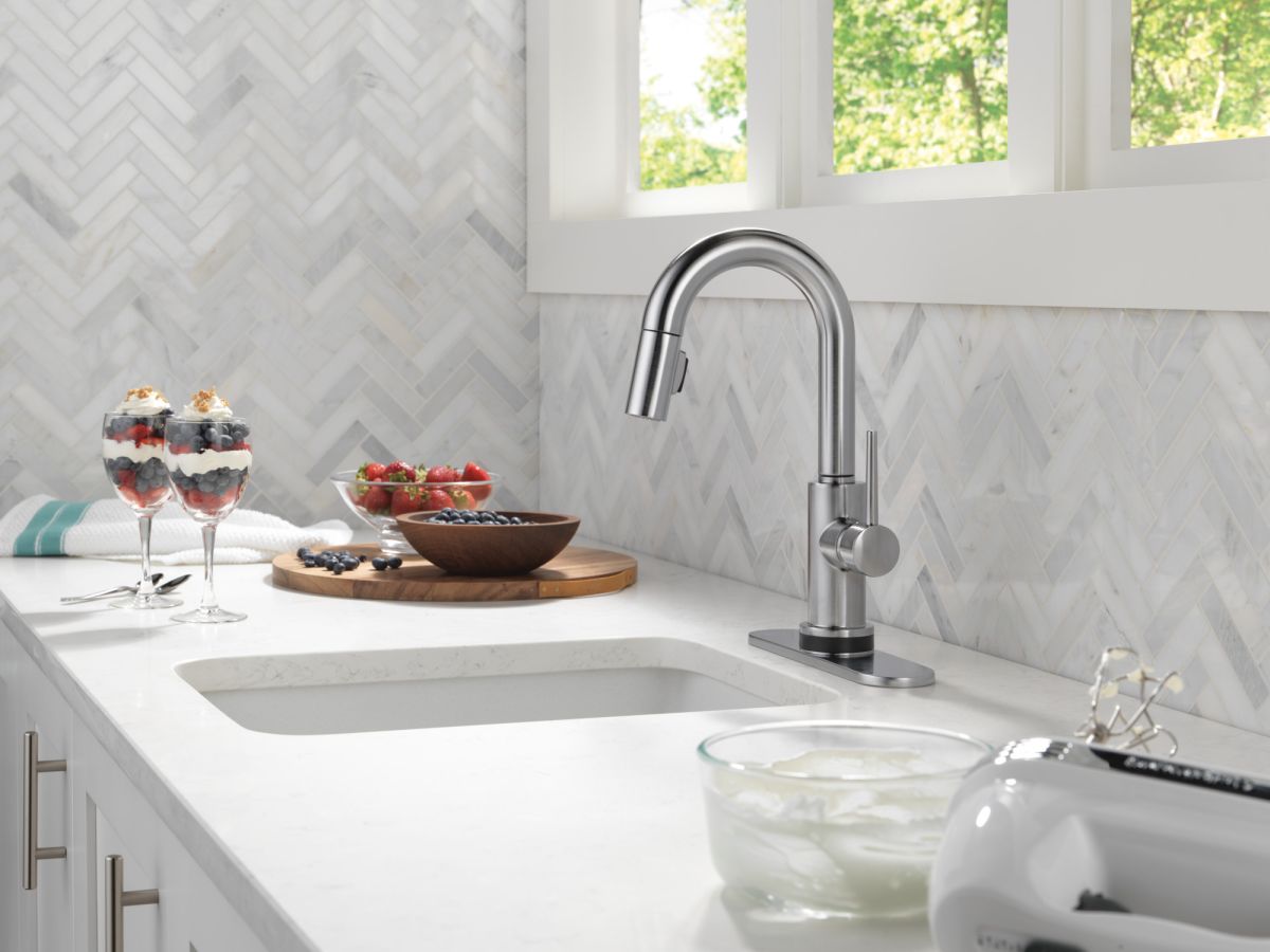 DELTA Trinsic Touch2O Bar / Prep Faucet with Touchless Technology — Arctic Stainless