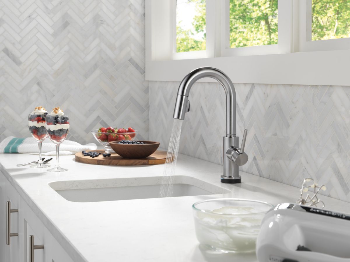 DELTA Trinsic Touch2O Bar / Prep Faucet with Touchless Technology — Arctic Stainless