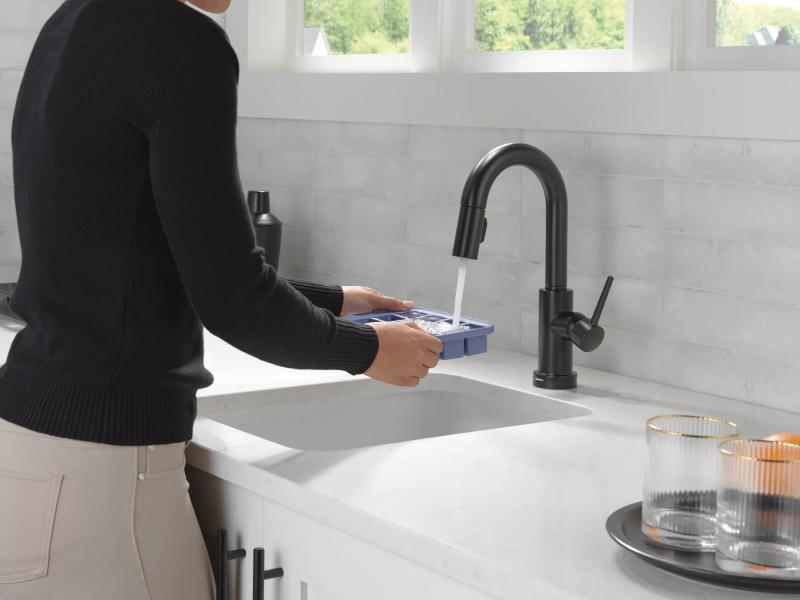 DELTA Trinsic Touch2O Bar / Prep Faucet with Touchless Technology — Matte Black