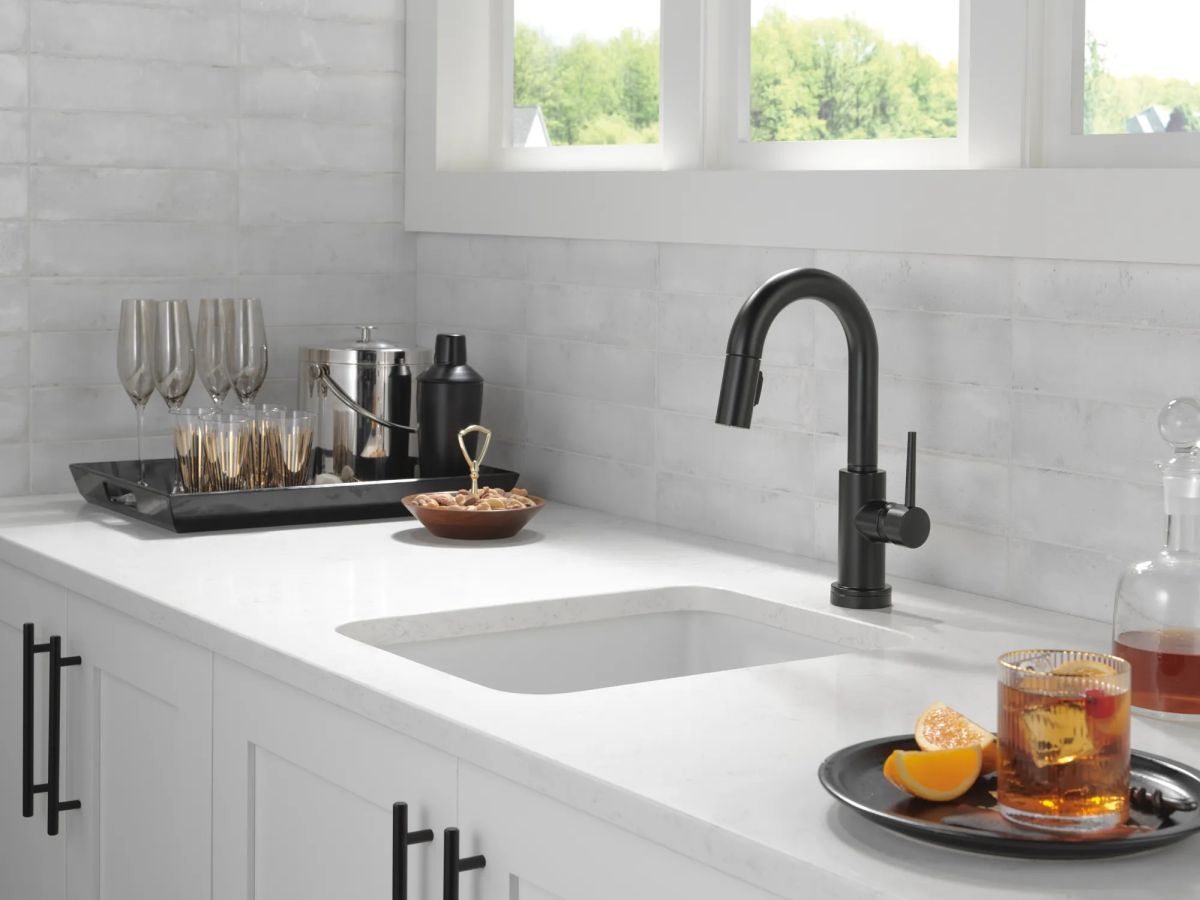 DELTA Trinsic Touch2O Bar / Prep Faucet with Touchless Technology — Matte Black