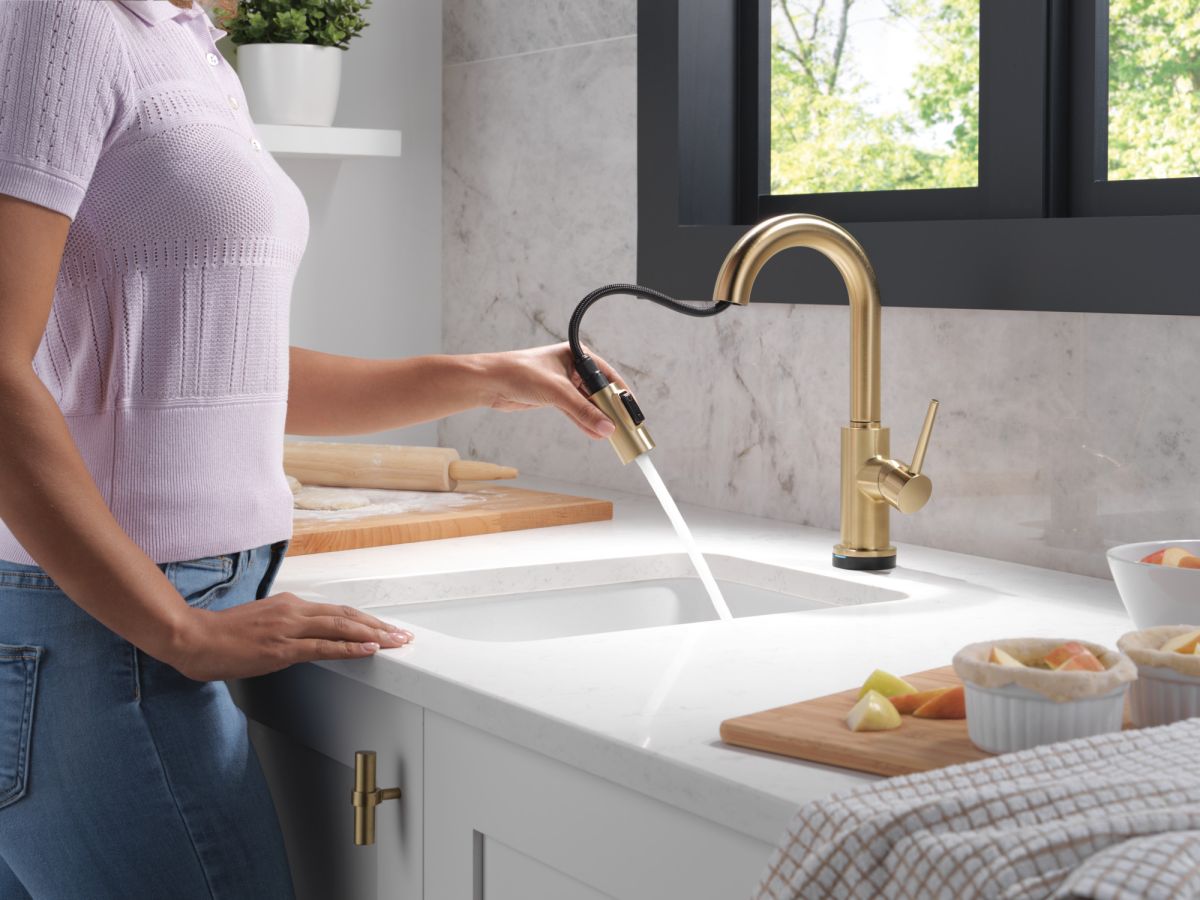 DELTA Trinsic Touch2O Bar / Prep Faucet with Touchless Technology — Champagne Bronze