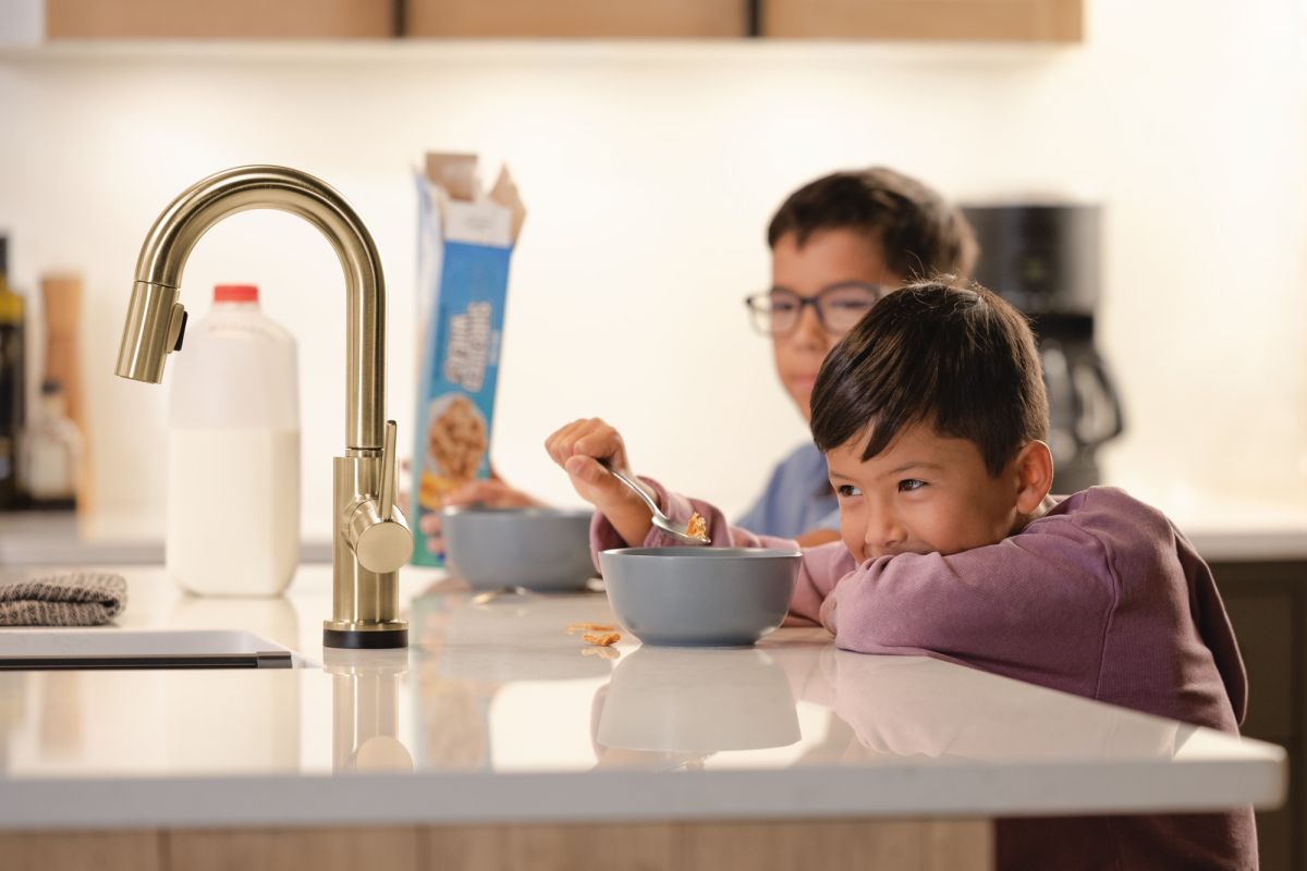 DELTA Trinsic Touch2O Bar / Prep Faucet with Touchless Technology — Champagne Bronze