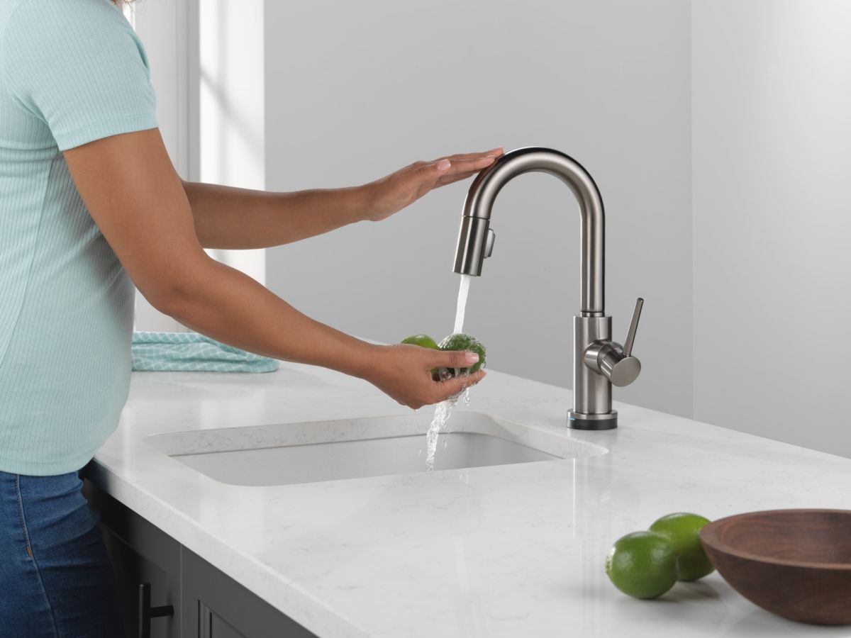 DELTA Trinsic Touch2O Bar / Prep Faucet with Touchless Technology — Black Stainless
