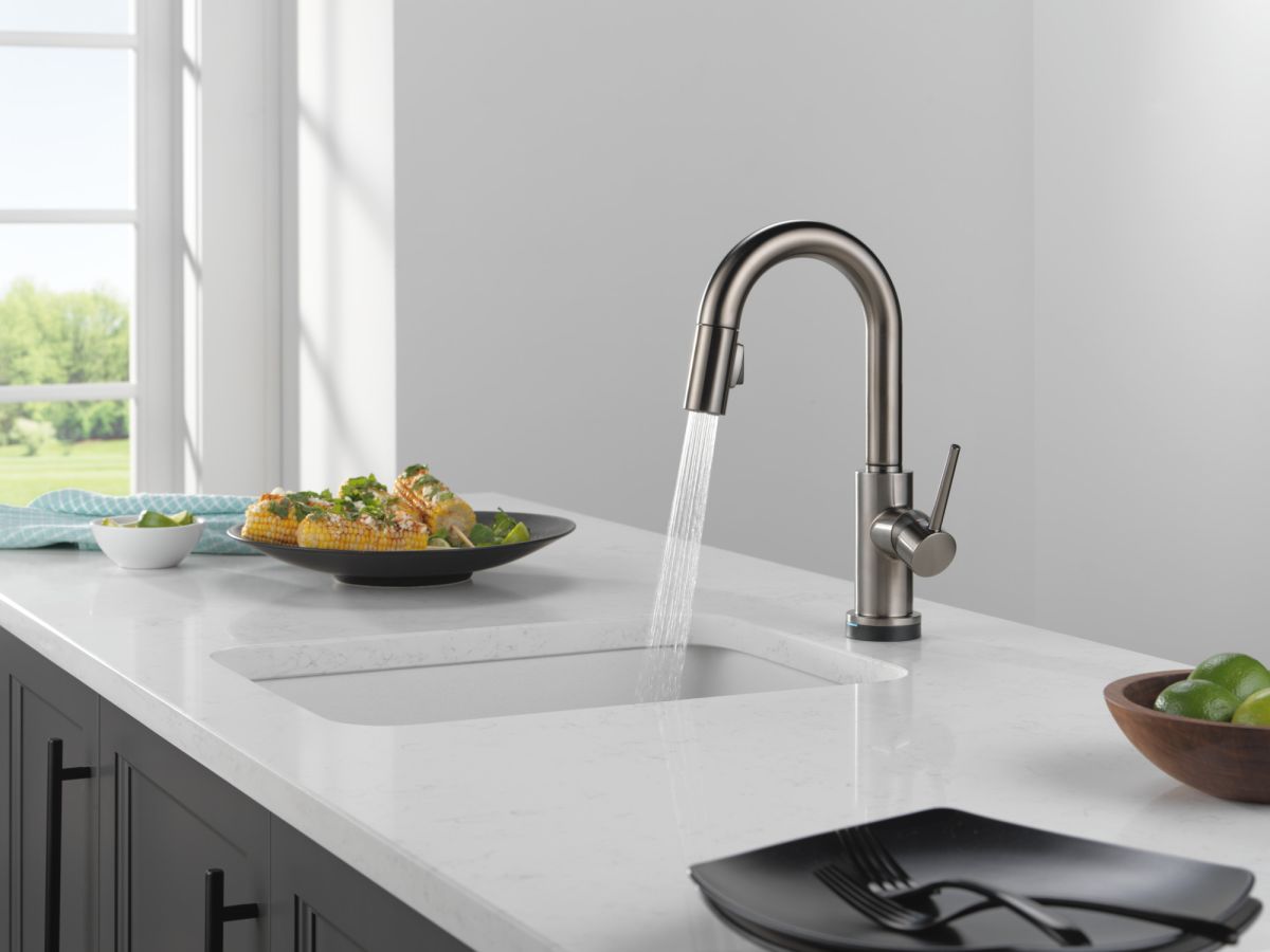 DELTA Trinsic Touch2O Bar / Prep Faucet with Touchless Technology — Black Stainless
