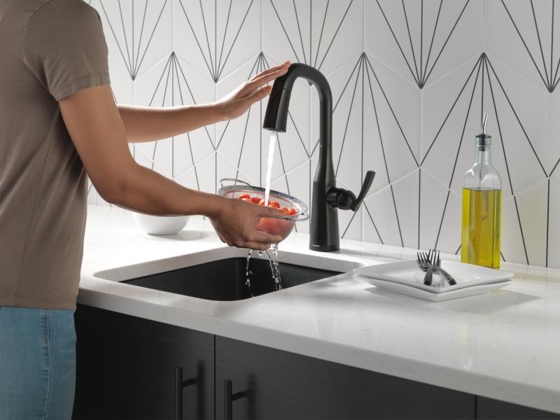 DELTA Stryke Single Handle Pull-Down Bar/Prep Faucet with Touch2O Technology — Matte Black