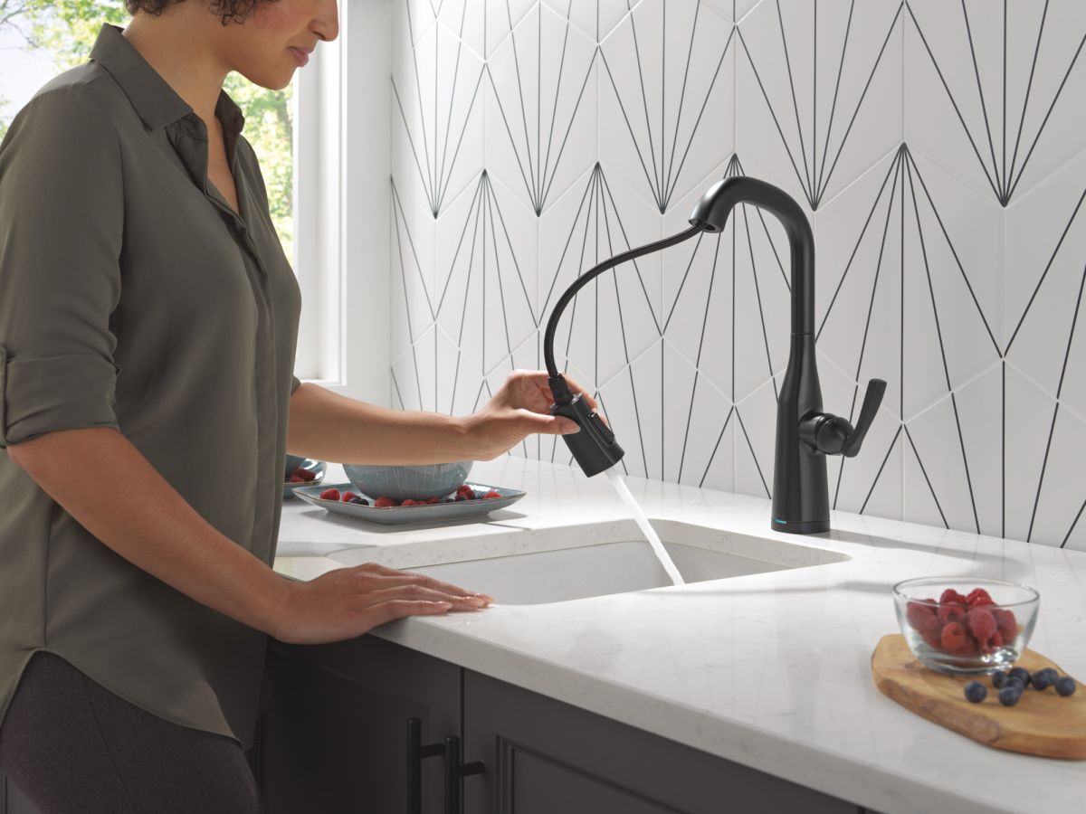 DELTA Stryke Touch2O Bar / Prep Faucet with Touchless Technology — Matte Black