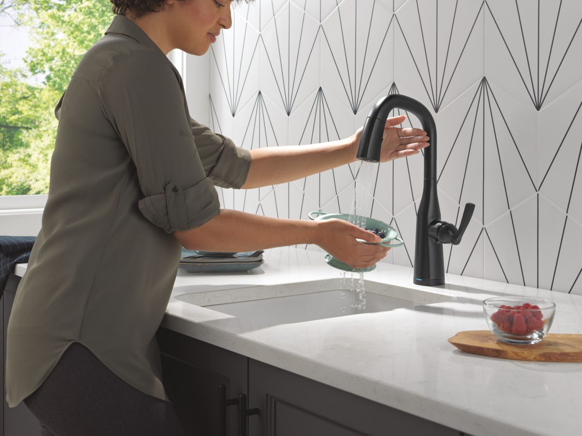 DELTA Stryke Touch2O Bar / Prep Faucet with Touchless Technology — Matte Black