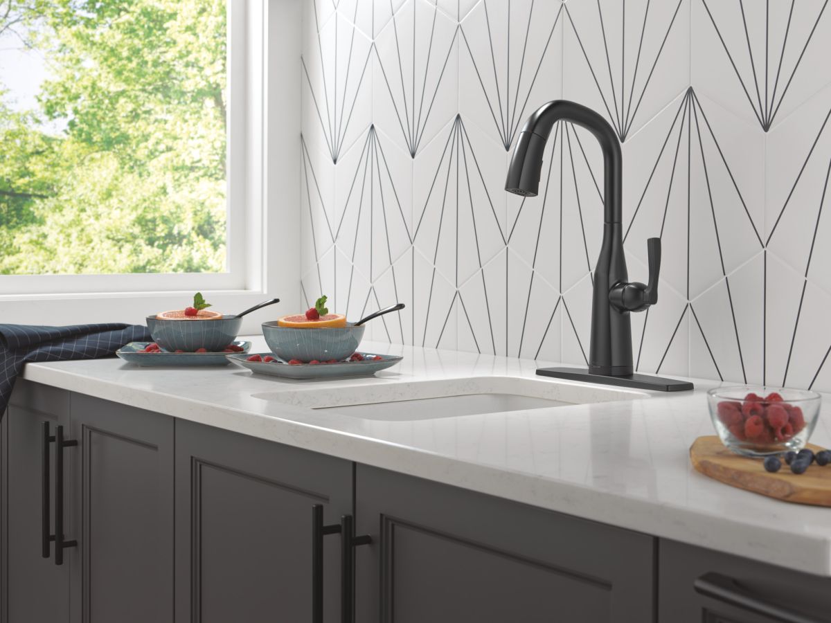 DELTA Stryke Touch2O Bar / Prep Faucet with Touchless Technology — Matte Black