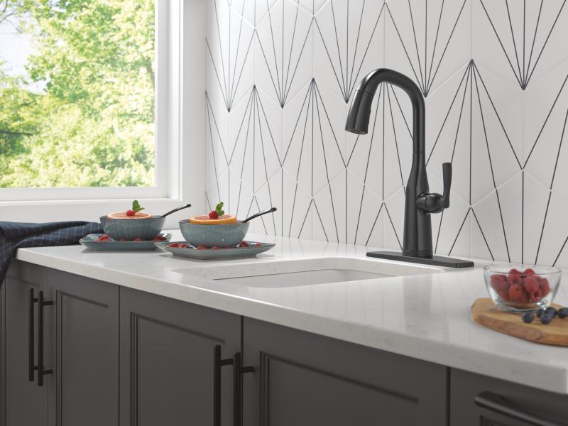 DELTA Stryke Touch2O Bar / Prep Faucet with Touchless Technology — Matte Black