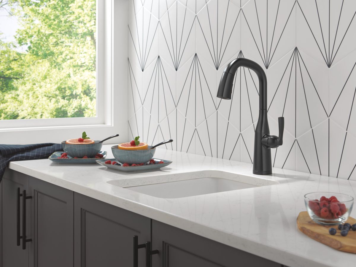 DELTA Stryke Touch2O Bar / Prep Faucet with Touchless Technology — Matte Black