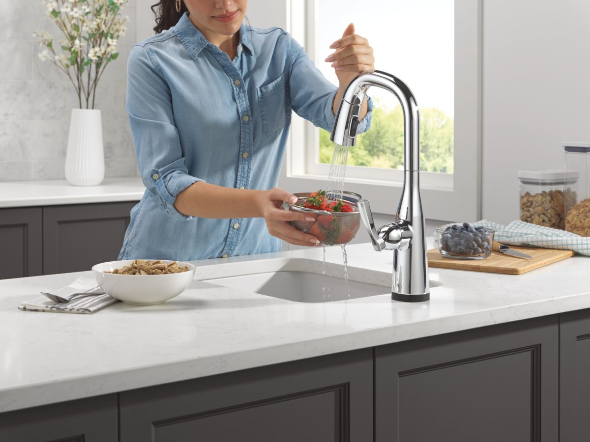 DELTA Stryke Touch2O Bar / Prep Faucet with Touchless Technology — Lumicoat® Chrome