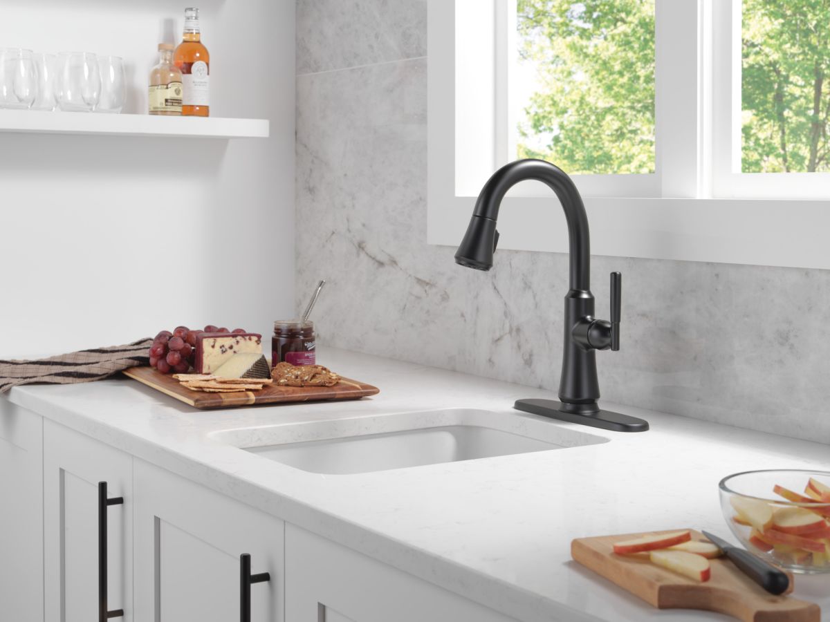 DELTA Coranto Touch2O Bar / Prep Faucet with Touchless Technology — Matte Black