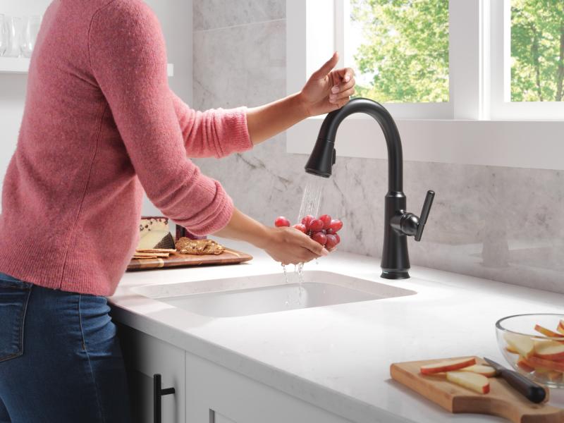 DELTA Coranto Touch2O Bar / Prep Faucet with Touchless Technology — Matte Black