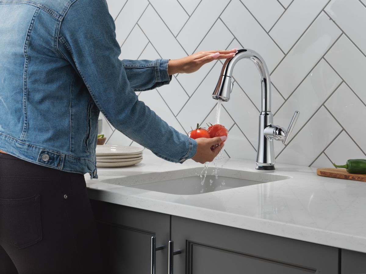 DELTA Coranto Touch2O Bar / Prep Faucet with Touchless Technology — Chrome