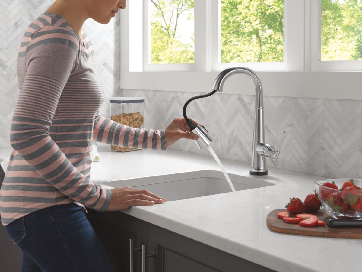 DELTA Emmeline Touch2O Bar / Prep Faucet with Touchless Technology — Lumicoat® Arctic Stainless