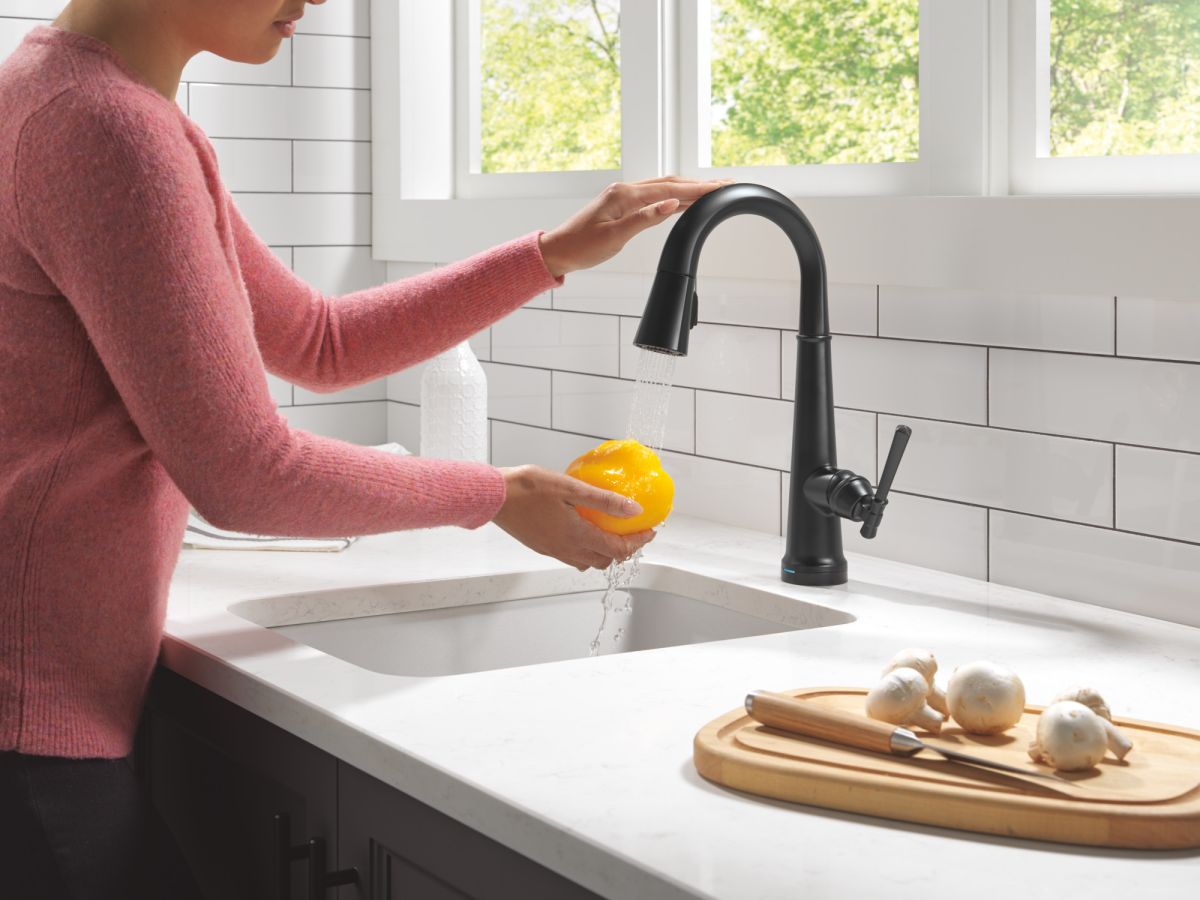 DELTA Emmeline Touch2O Bar / Prep Faucet with Touchless Technology — Matte Black