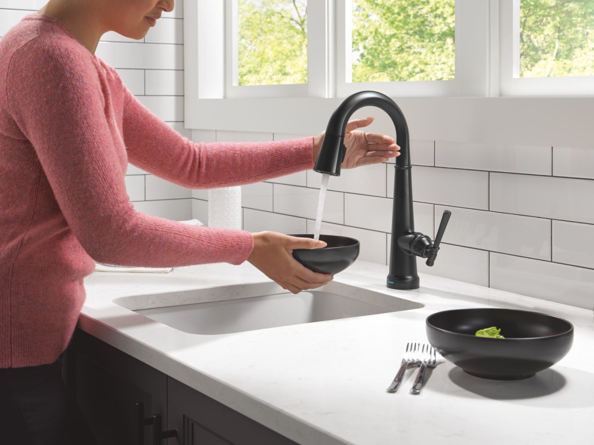 DELTA Emmeline Touch2O Bar / Prep Faucet with Touchless Technology — Matte Black
