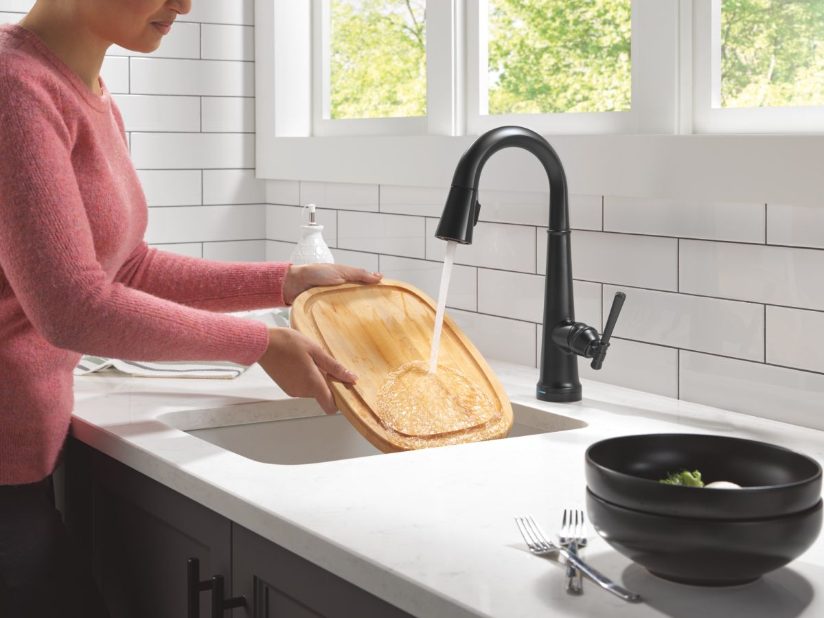 DELTA Emmeline Touch2O Bar / Prep Faucet with Touchless Technology — Matte Black